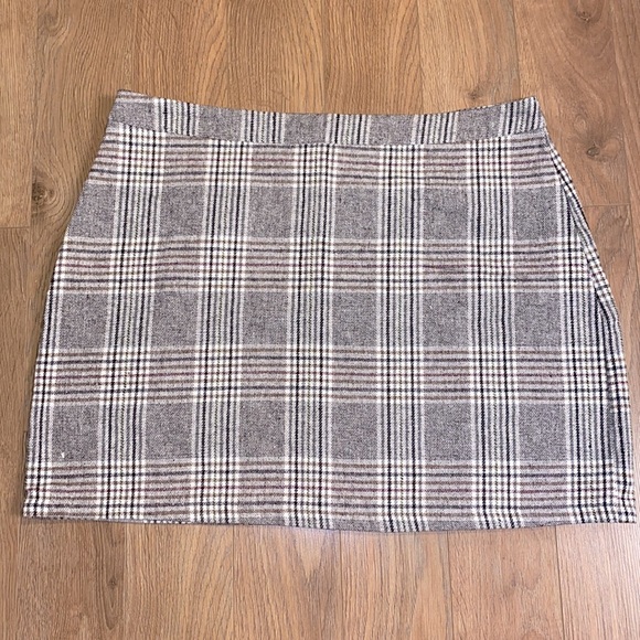 Lovely plaid skirt - Picture 2 of 2